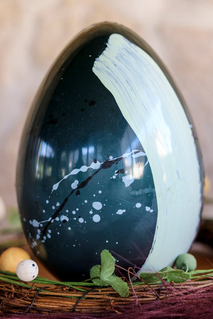 Uovo colorato fondente